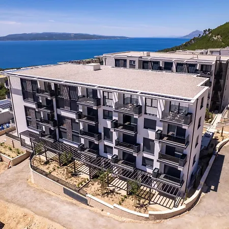 Hills Daire Makarska