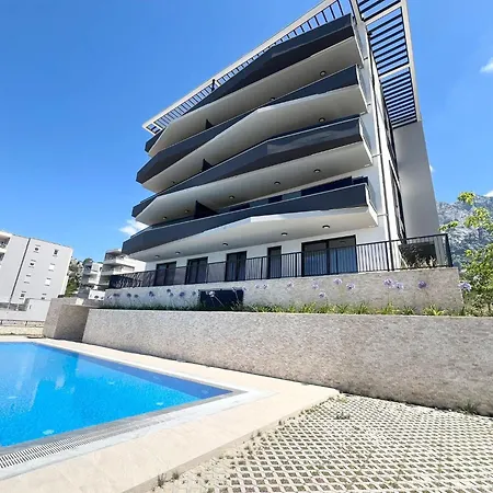 Hills Daire Makarska